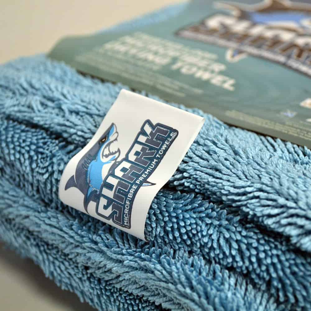 4360-1 Машна крпа за чистење со логото на Shark, посебен микрофиберен материјал за одлично чистење и ентузијастички изглед.